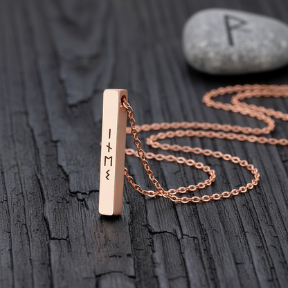 Collar de Barra con Runas Vikingas Grabadas para Mujer